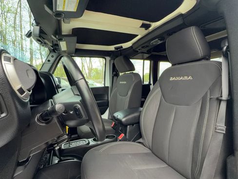 Used 2018 Jeep Wrangler Unlimited Sahara w/ Connectivity Group image 24