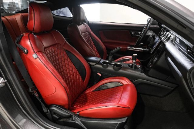 Used 2017 Ford Mustang Coupe RWD image 32