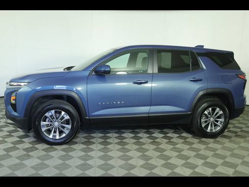 Used 2025 Chevrolet Equinox LT FWD image 12