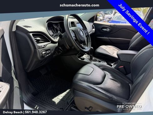 Used 2019 Jeep Cherokee Trailhawk AWD/4WD image 12
