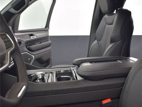 New 2026 Jeep Grand Wagoneer Limited image 10