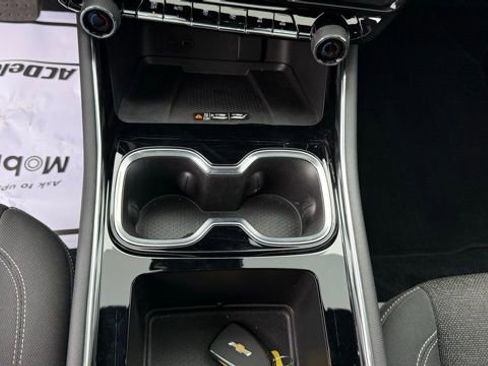 Used 2025 Chevrolet Traverse LT w/ Sun and Wheel Package image 24