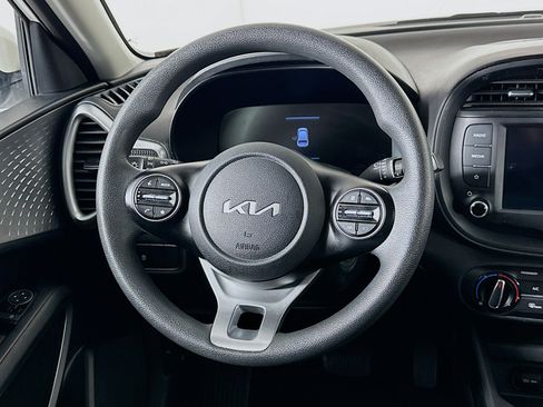 Used 2025 Kia Soul LX w/ LX Technology Package FWD image 18