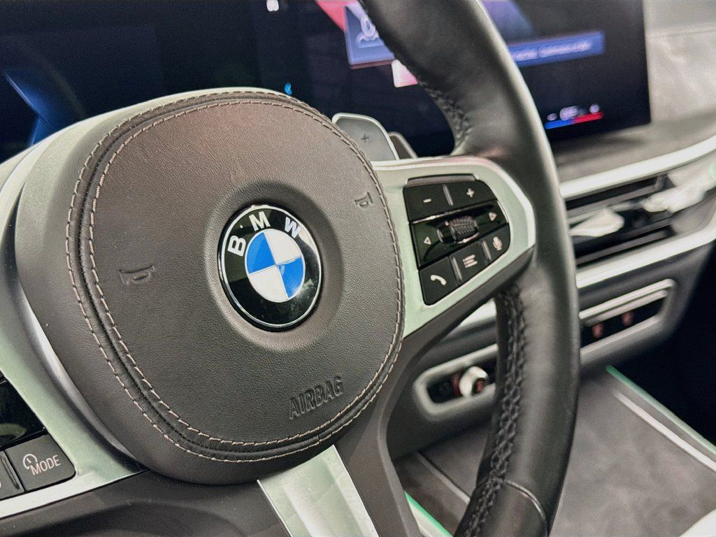 Used 2023 BMW X7 xDrive40i w/ M Sport Package AWD/4WD image 20