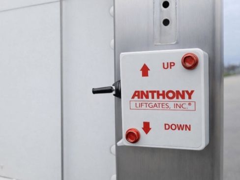 Used 2015 Ford F550 2WD Regular Cab Super Duty image 9