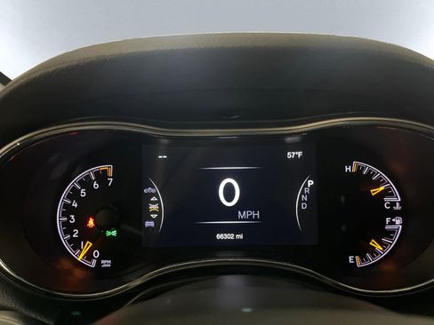 Used 2020 Jeep Grand Cherokee Laredo AWD/4WD image 5