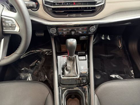 Used 2022 Jeep Compass Limited w/ Sun and Sound Group image 21