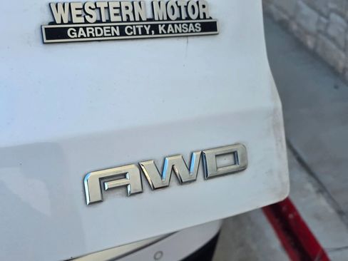 Used 2017 GMC Acadia Limited SLT image 32