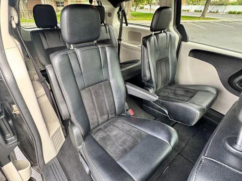 Used 2017 Dodge Grand Caravan SXT image 19