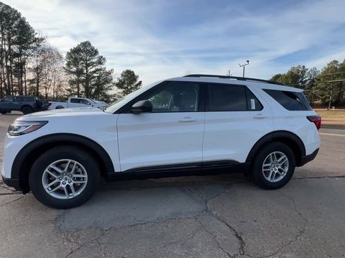 New 2026 Ford Explorer Active w/ Active Comfort Package image 3