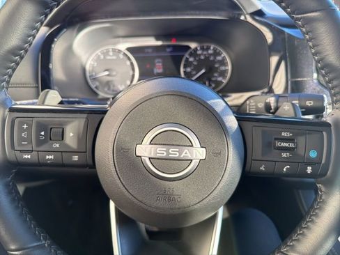 Used 2025 Nissan Pathfinder SL image 16