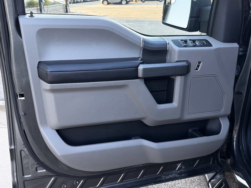 Used 2016 Ford F150 XLT w/ Equipment Group 302A Luxury AWD/4WD image 8