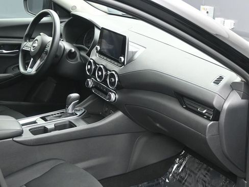 Certified 2025 Nissan Sentra SV image 6