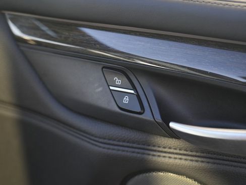 Used 2017 BMW X5 xDrive50i image 38