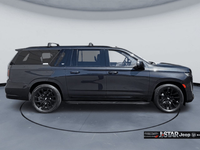 Used 2024 Cadillac Escalade ESV Sport Platinum w/ LPO, ONYX Package AWD/4WD image 4