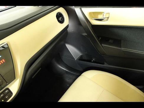 Used 2018 Toyota Corolla LE w/ Carpet Mat Package (TMS) FWD image 15