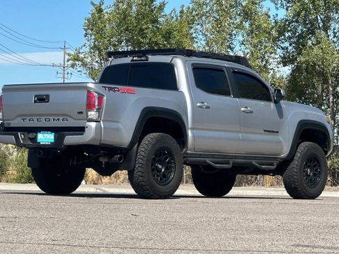 Used 2021 Toyota Tacoma TRD Off-Road w/ Technology Package AWD/4WD image 2