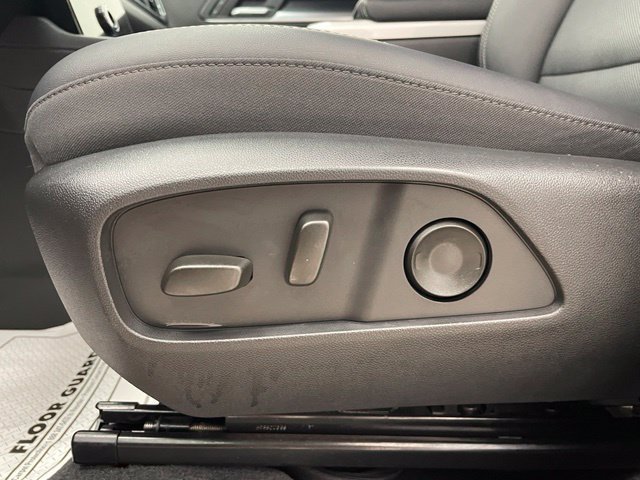 Used 2025 GMC Terrain Elevation w/ Elevation Premium Package FWD image 17