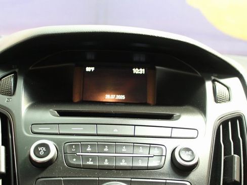 Used 2017 Ford Focus SE w/ SE Winter Package image 15