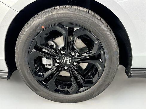 Certified 2025 Honda Accord SE image 13