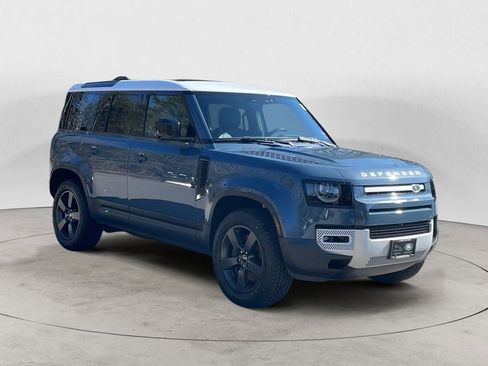 New 2024 Land Rover Defender 110 SE image 7