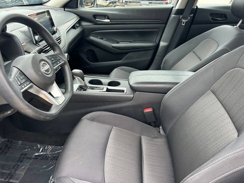 Used 2025 Nissan Altima 2.5 SV FWD image 11
