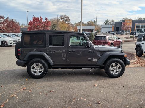 Used 2018 Jeep Wrangler Unlimited Sport S image 4