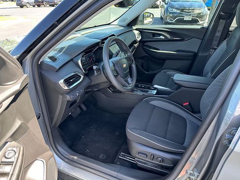 Used 2023 Chevrolet TrailBlazer LT FWD image 16