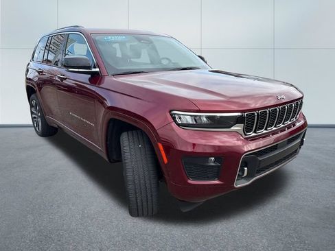 Used 2023 Jeep Grand Cherokee Overland w/ Luxury Tech Group IV AWD/4WD image 5