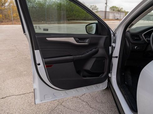 Used 2022 Ford Escape SE w/ SE Sport Appearance Package image 10