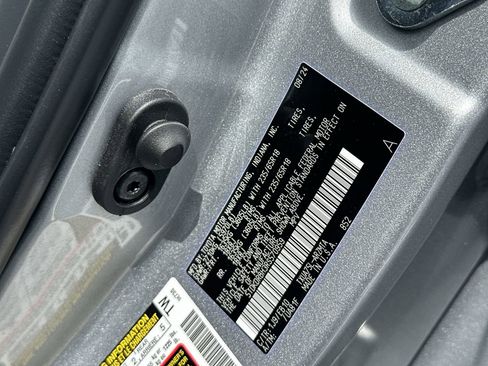 Used 2024 Toyota Highlander XLE AWD/4WD image 36