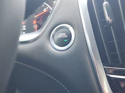Used 2023 Chevrolet Traverse Premier FWD image 8