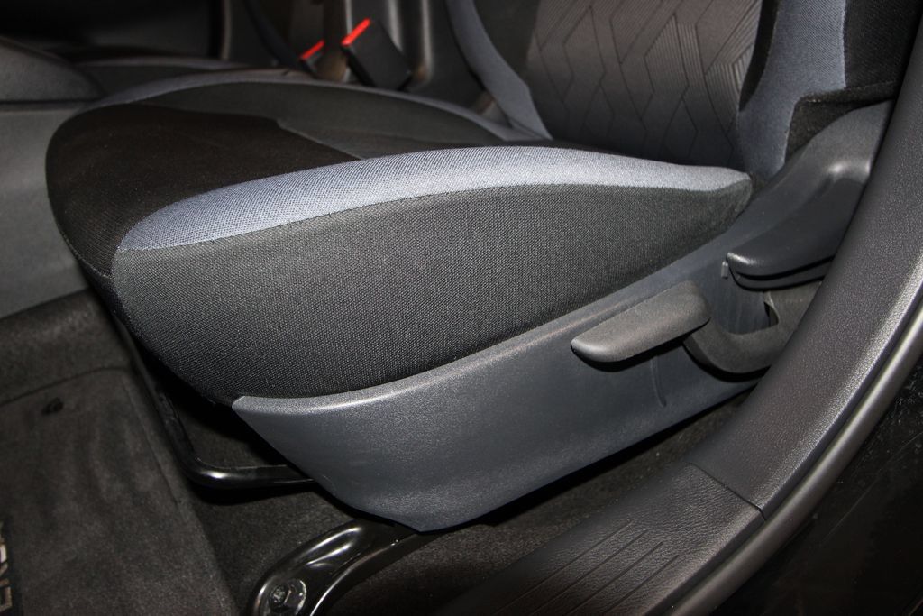 Used 2025 Nissan Versa SV FWD image 7