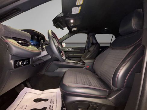 Certified 2025 Ford Explorer ST-Line w/ ST-Line Street Pack AWD/4WD image 9
