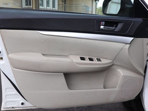 Used 2011 Subaru Outback 2.5i Premium image 11