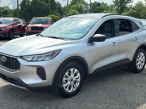 Used 2023 Ford Escape Active w/ Tech Pack #1 AWD/4WD image 2
