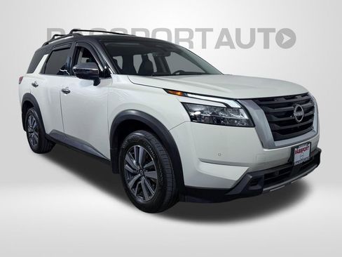 Certified 2024 Nissan Pathfinder SL AWD/4WD image 3