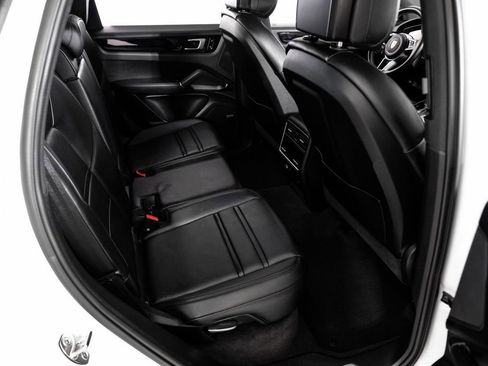 Used 2019 Porsche Cayenne S image 41