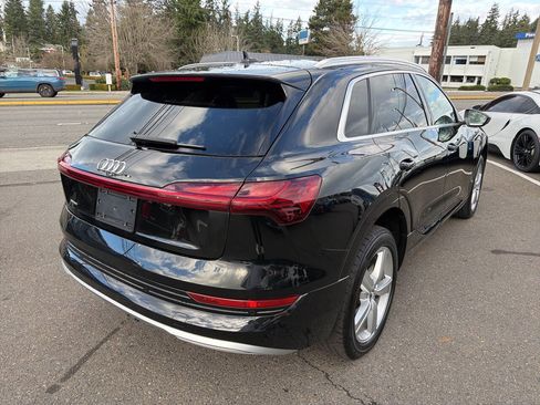 Used 2019 Audi e-tron Premium Plus image 9