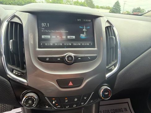 Used 2018 Chevrolet Cruze LT w/ Convenience Package FWD image 17