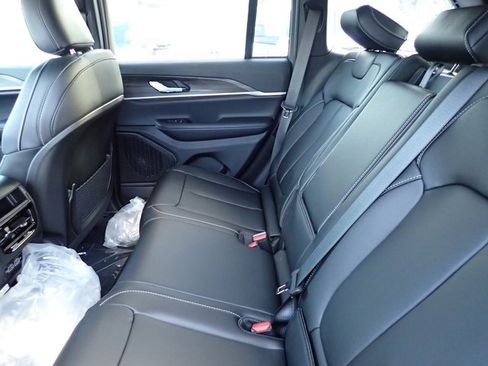 New 2025 Jeep Grand Cherokee Limited w/ Black Appearance Package image 13