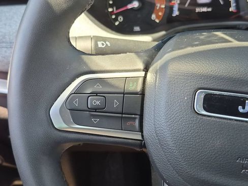 Used 2025 Jeep Compass Latitude w/ Sun & Sound Group AWD/4WD image 21
