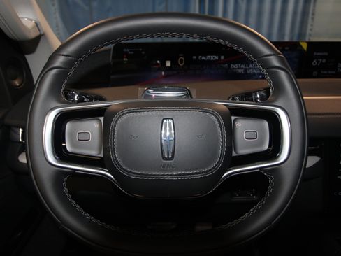 New 2025 Lincoln Navigator Reserve AWD/4WD image 9