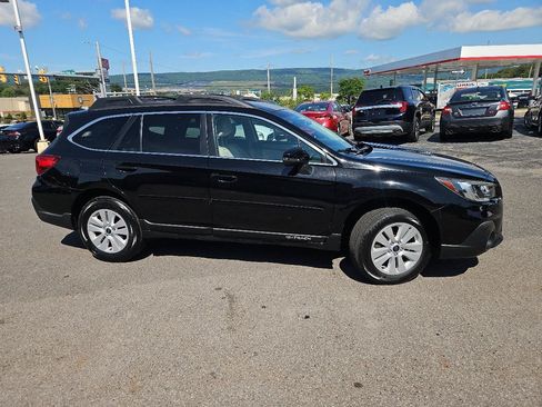 Used 2018 Subaru Outback 2.5i Premium AWD/4WD image 2