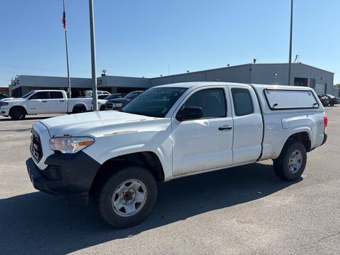 Used 2016 Toyota Tacoma SR RWD image 9