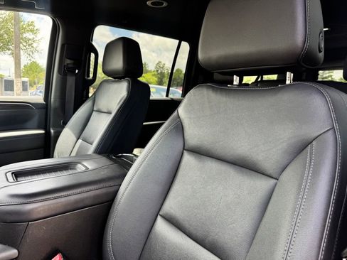 Used 2022 Chevrolet Suburban Z71 AWD/4WD image 12