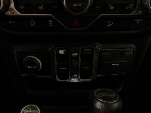 Used 2019 Jeep Wrangler Unlimited Sport S AWD/4WD image 25