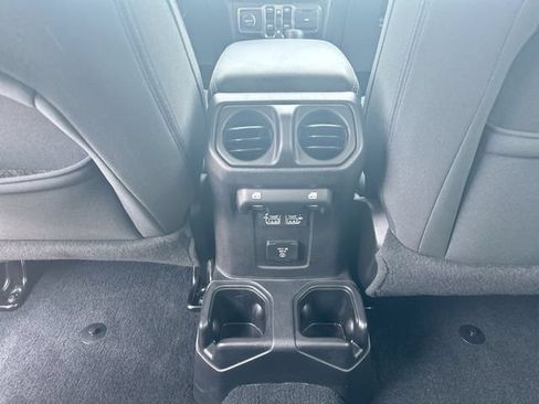 Used 2019 Jeep Wrangler Unlimited Sahara AWD/4WD image 23