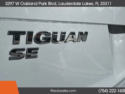 Used 2018 Volkswagen Tiguan SE w/ Panoramic Sunroof Package FWD image 13