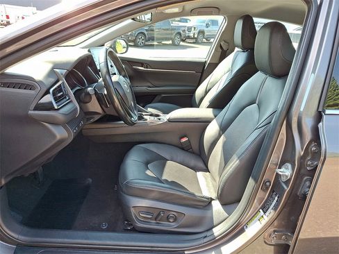 Used 2023 Toyota Camry XSE image 14